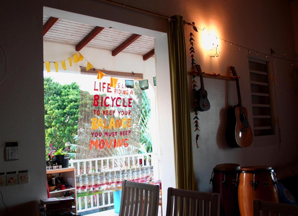 Appartamento Happy Hippies House Sainte-Rose Esterno foto