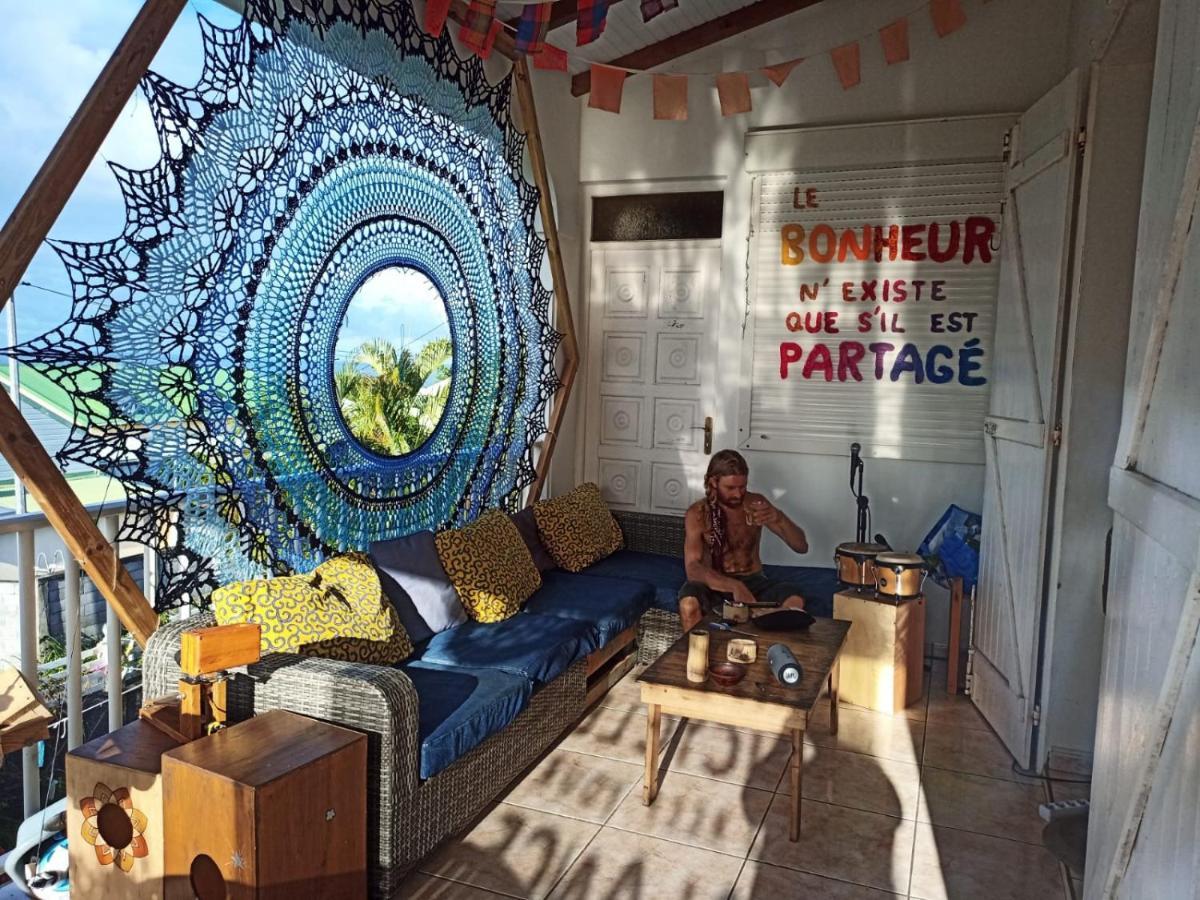 Appartamento Happy Hippies House Sainte-Rose Esterno foto